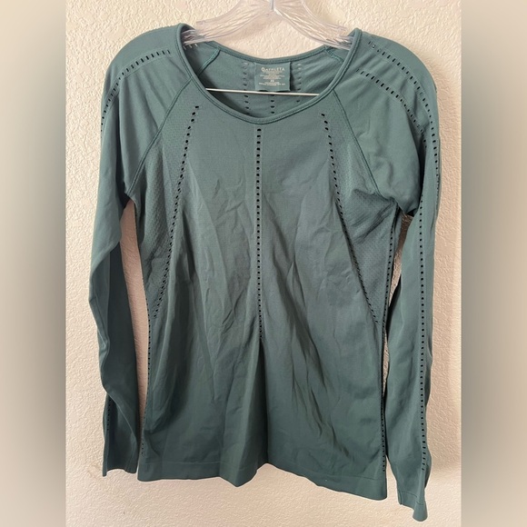 Athleta Green Long Sleeve Tee - Picture 3 of 13